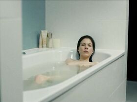 Нора фон Вальдштеттен голая – Октябрь ноябрь (2013) #3