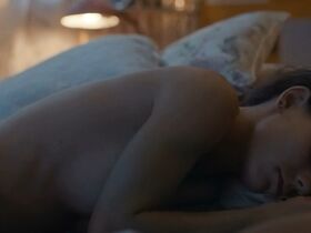 Виктория Луэнго голая – Рождественская ночь в Барселоне (2015) #13