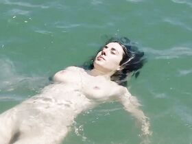 Елена Мартин голая – Арбузный сок (2019) #4