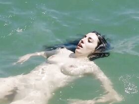 Елена Мартин голая – Арбузный сок (2019) #5