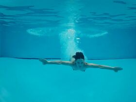 Елена Анайя голая – Джетт s01e02 (2019) #3