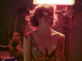 Екатерина Стулова секси – Жуки s01e01 (2019) #9