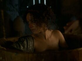 Карла Кроум секси – Карнивал Роу s01e03 (2019) #4