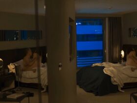 Холлидей Грейнджер голая – Захват s01e01 (2019)