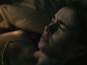 Лили Коллинз секси – Красивый, плохой, злой (2019) #2