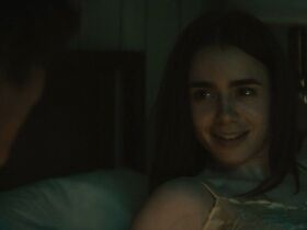 Лили Коллинз секси – Красивый, плохой, злой (2019) #3