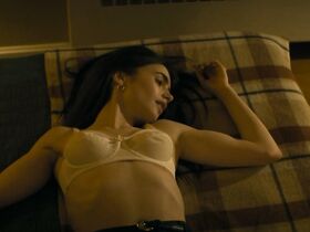 Лили Коллинз секси – Красивый, плохой, злой (2019) #7