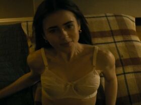 Лили Коллинз секси – Красивый, плохой, злой (2019) #8