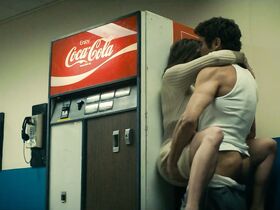 Лили Коллинз секси – Красивый, плохой, злой (2019)