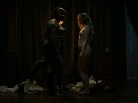 Тэмзин Мёрчант голая – Карнивал Роу s01e07-08 (2019) #4