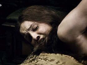 Йозефина Пройсс голая – Пилигрим (2014)