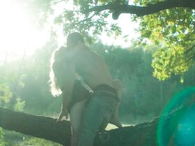 Анастасия Пустовит голая – Когда падают деревья (2018) #6