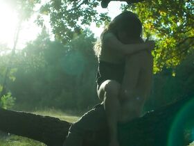 Анастасия Пустовит голая – Когда падают деревья (2018) #7