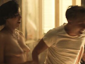 Сара Паллини – Уловка-22 s01e02 (2019)