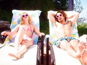 Келли Бёрглунд голая, другие – Апокалипсис сейчас s01e05 (2019) #2