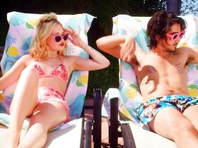 Келли Бёрглунд голая, другие – Апокалипсис сейчас s01e05 (2019) #3