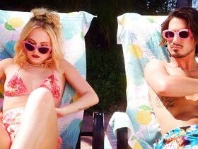 Келли Бёрглунд голая, другие – Апокалипсис сейчас s01e05 (2019) #4