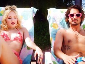 Келли Бёрглунд голая, другие – Апокалипсис сейчас s01e05 (2019) #6