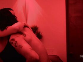 Келли Бёрглунд голая, другие – Апокалипсис сейчас s01e05 (2019) #7