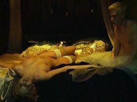 Анна Вендзиковская голая – Ненасытность (2003) #6