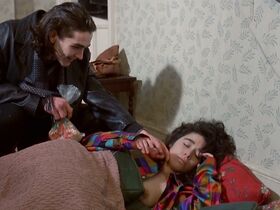 Эмер МакКорт голая – Лондон убивает меня (1991) #3