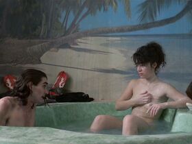 Эмер МакКорт голая – Лондон убивает меня (1991) #4