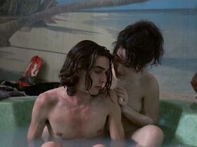 Эмер МакКорт голая – Лондон убивает меня (1991) #6