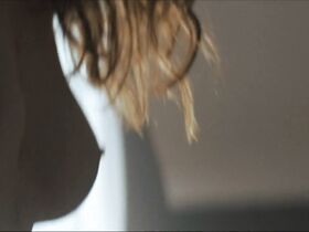 Мари Руэйн голая – Лисы (2012)