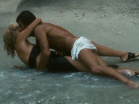 Марианджела Мелато голая – Унесённые необыкновенной судьбой в лазурное море в августе (1974) #16