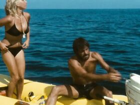 Марианджела Мелато голая – Унесённые необыкновенной судьбой в лазурное море в августе (1974) #6