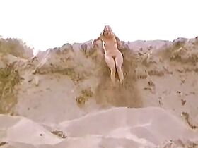 Звездана Млакар голая – Берлин капут! (1981) #9