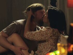 Дави Блу Басич голая – Семейные каникулы с Мэнсонами (2015) #3