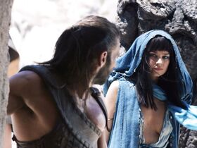 Кэти Луиз Саундерс секси – Царь скорпионов: Книга душ (2018) #11