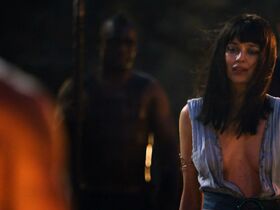 Кэти Луиз Саундерс секси – Царь скорпионов: Книга душ (2018) #14