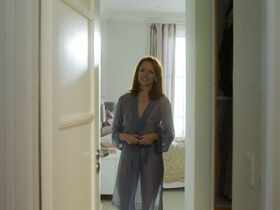 Лавиния Вильсон голая – Германия 83 e02-08 (2018)