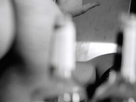 Шармэйн Стар голая – Catch 22: Based on the Unwritten Story by Seanie Sugrue (2016) #4