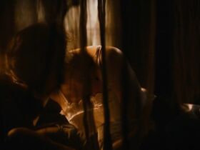 Юлия Пересильд секси – Герой (2016) #3