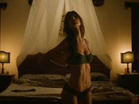 Эмили Ратаковски секси – Идеальная западня (2018) #11