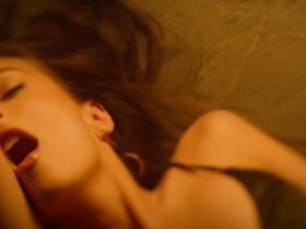 Эмили Ратаковски секси – Идеальная западня (2018) #7