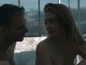 Паулина Чапко голая – Нелегалы s01e02 (2018) #4