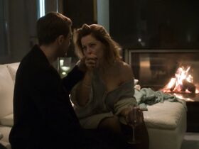 Эва Скибиньска секси – Ослепленный огнями s01e04 (2018) #5