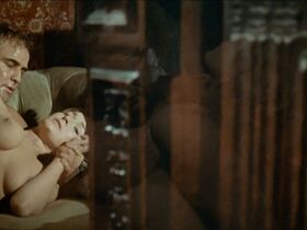 Стефани Бичем голая – Ночные пришельцы (1971) #5