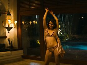 Тесса Иа голая – Нарко: Мексика s01e04-09 (2018) #11