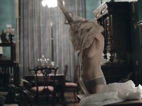 Анна Цуканова-Котт голая – Параллельные прямые пересекаются в бесконечности (2015) #3