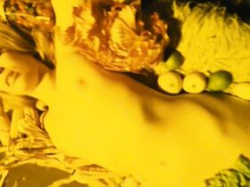 Магда Вашариова голая – Птички, сироты и блаженные (1969) #10