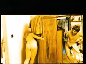 Магда Вашариова голая – Птички, сироты и блаженные (1969) #6