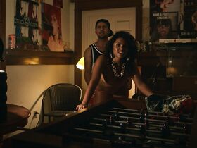 Вивиан Ламолли голая – Насыщенный (2017) #2