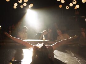 Катрина Каннингэм голая – Двойка s02e04 (2018) #7