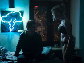 Анна Слю секси – Подбросы (2018) #9