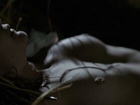 Эстер Чепаи голая – Монстр из Мартфу (2016)